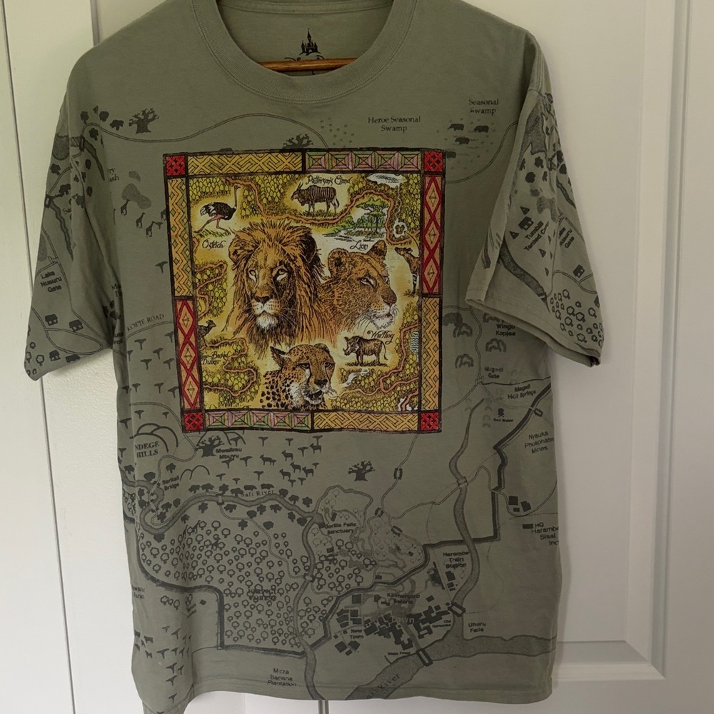 Vintage Disney Animal Kingdom Wildlife Safari Graphic Tee in Olive Green